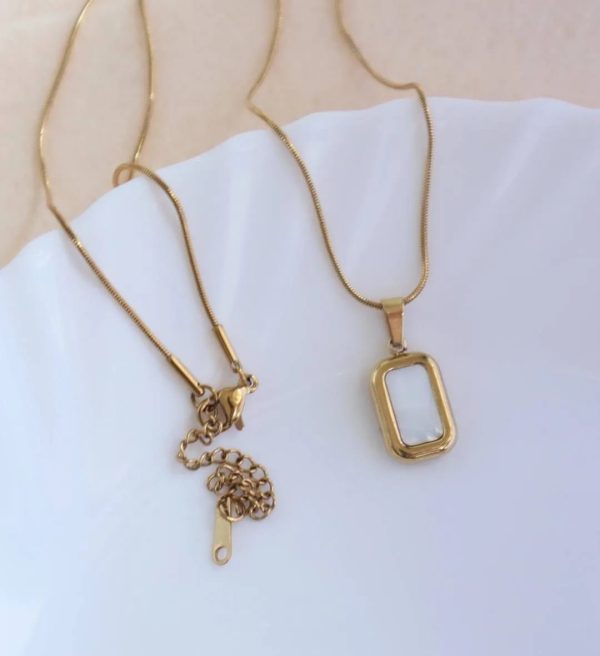 White Stone Pendant Necklace (Copy)